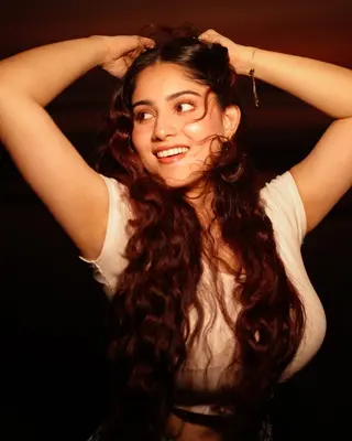 Kaavya Vurity photo 16 — Brown, Asian