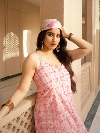 Kaavya Vurity photo 3 — Chubby, Brown