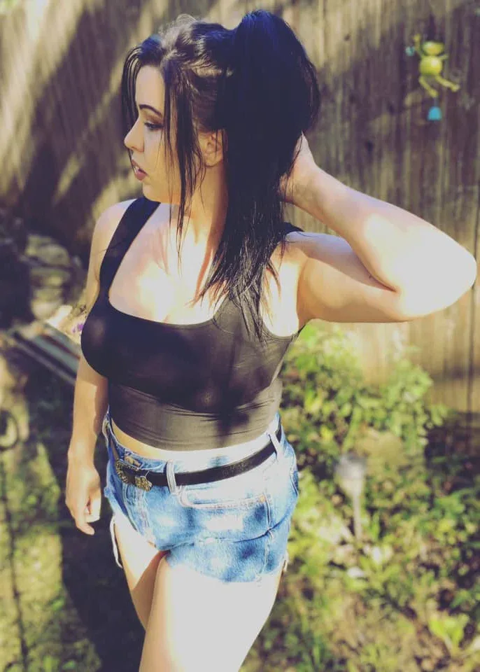 Kaceytron photo 1 — American, Brown