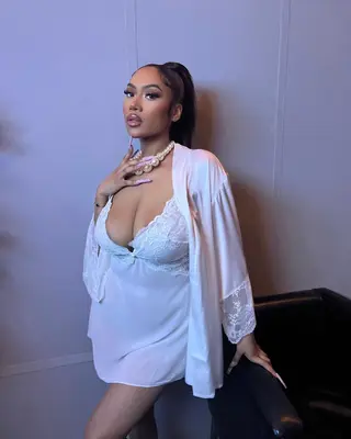 Kaede Murakami photo 14 — Black, BBW