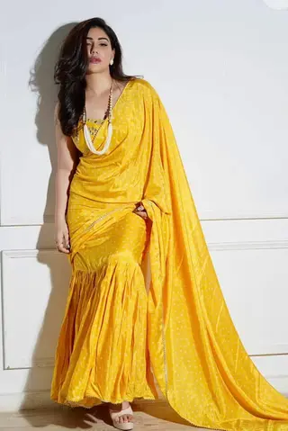 Kangna Sharma photo 2 — Brown, Slim