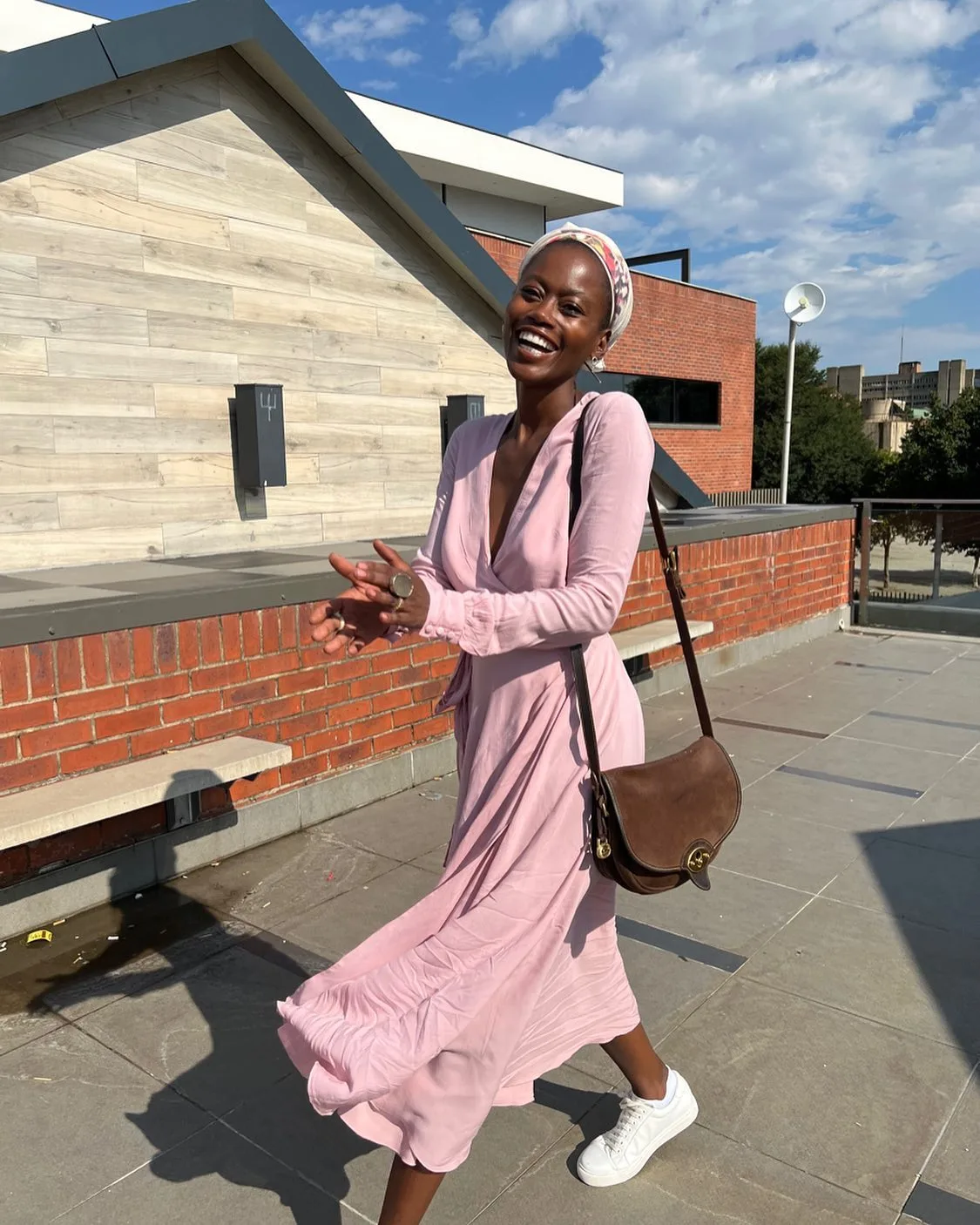 Kaone Kario photo 3 — Slim, Brown