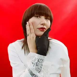 Karen O photo 9 — Slim, Brown