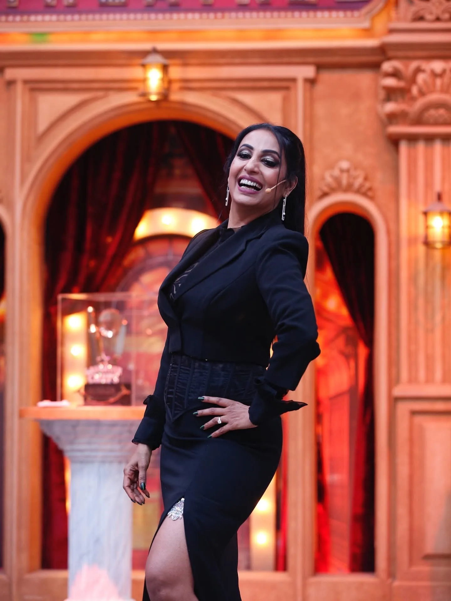 Kashmera Shah photo 9 — Slim, Brown