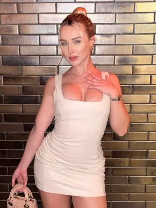Kassidee Davis photo 2 — Blonde, Athletic