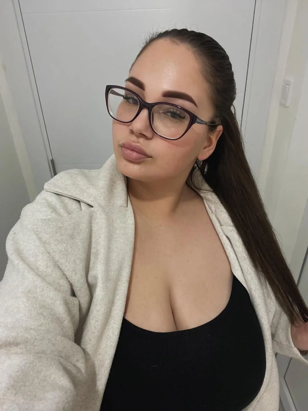Katarina Varagic photo 2 — Chubby, Brown