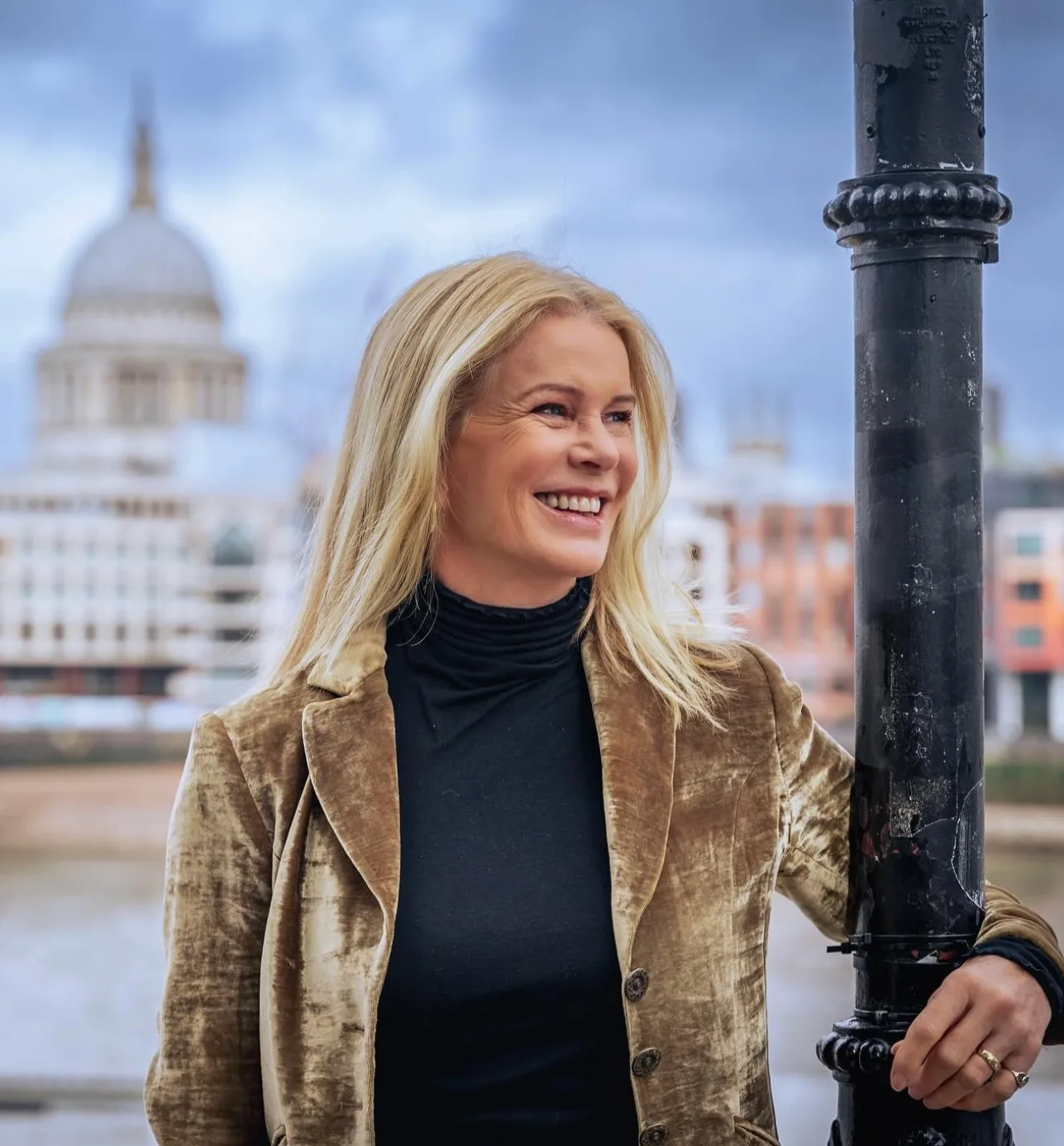 Katty Kay photo 2 — Blonde, Average