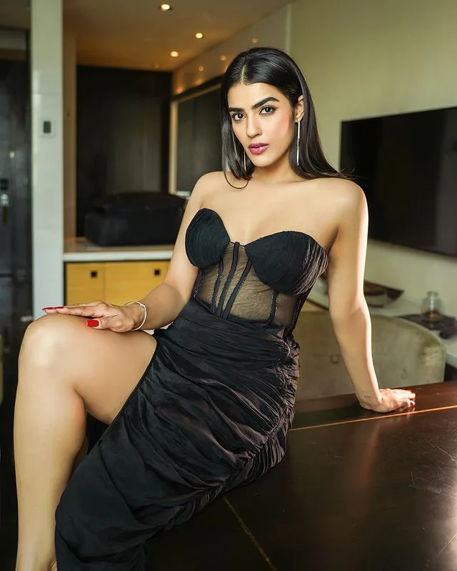 Kavya Thapar photo 6 — Indian, Black