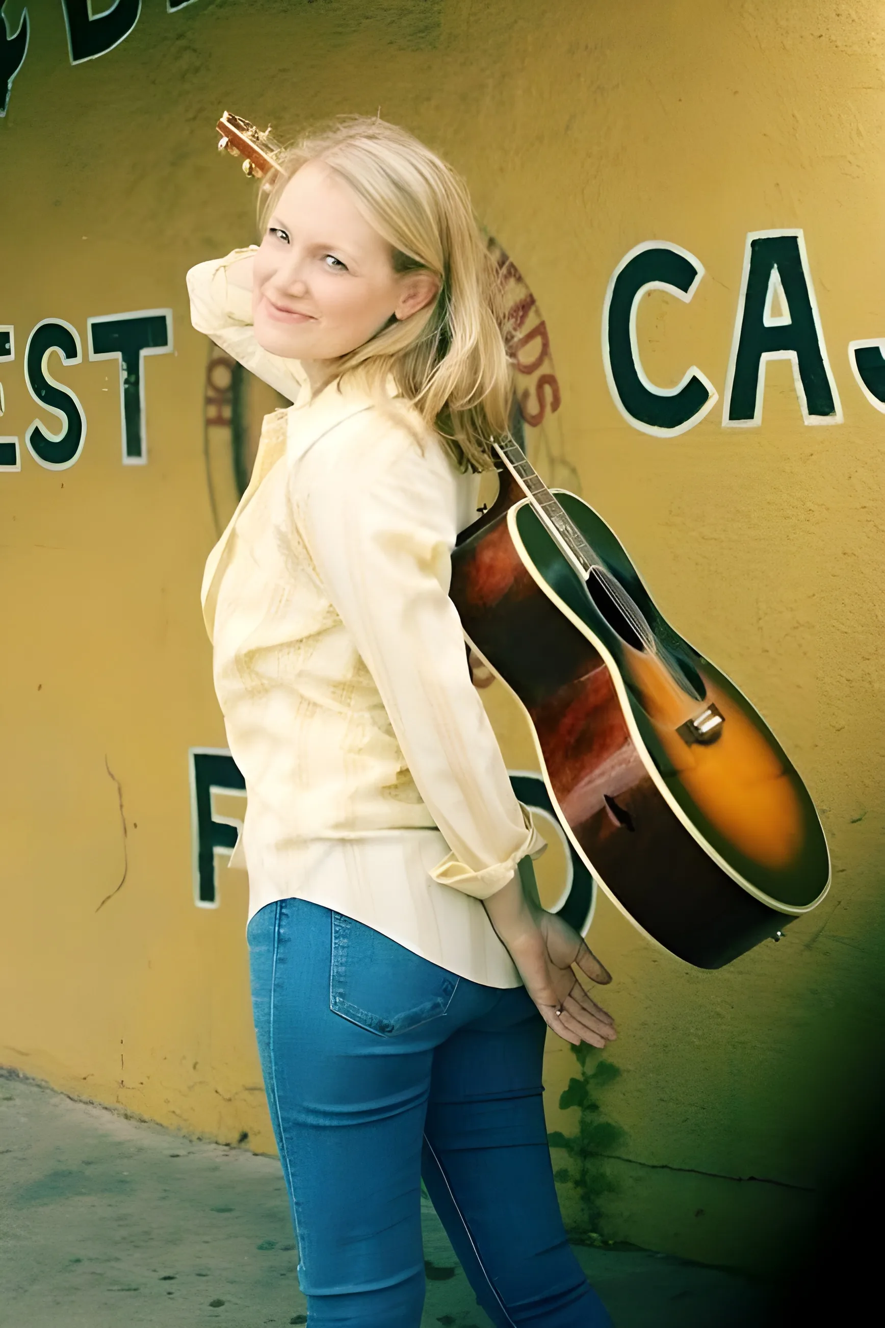 Kelly Willis photo 2 — Blonde, Slim