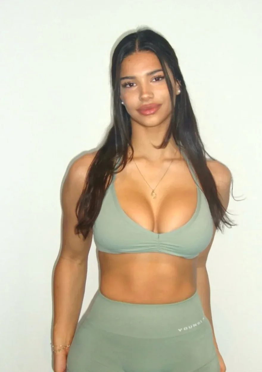 Kiana Dufour photo 8 — Brown, Athletic
