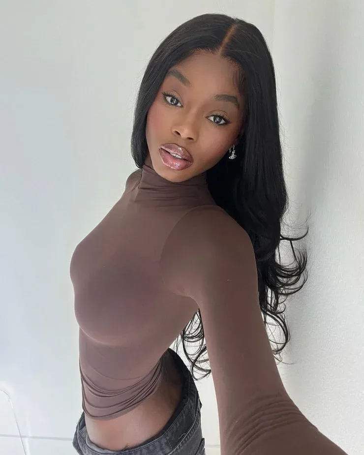 Kiara Pike photo 10 — Brown, Black
