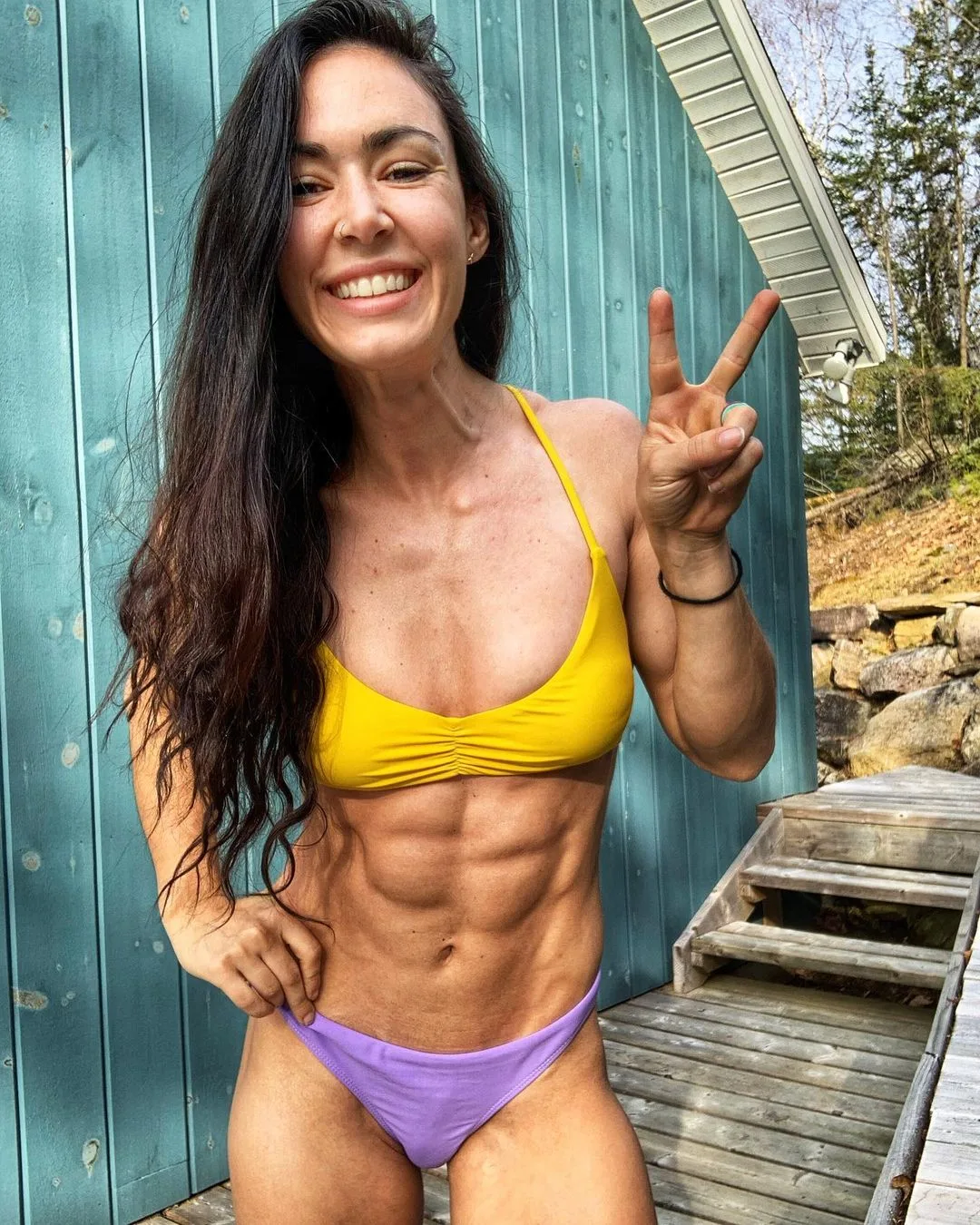 Kim Chartrand photo 8 — Brown, Muscular