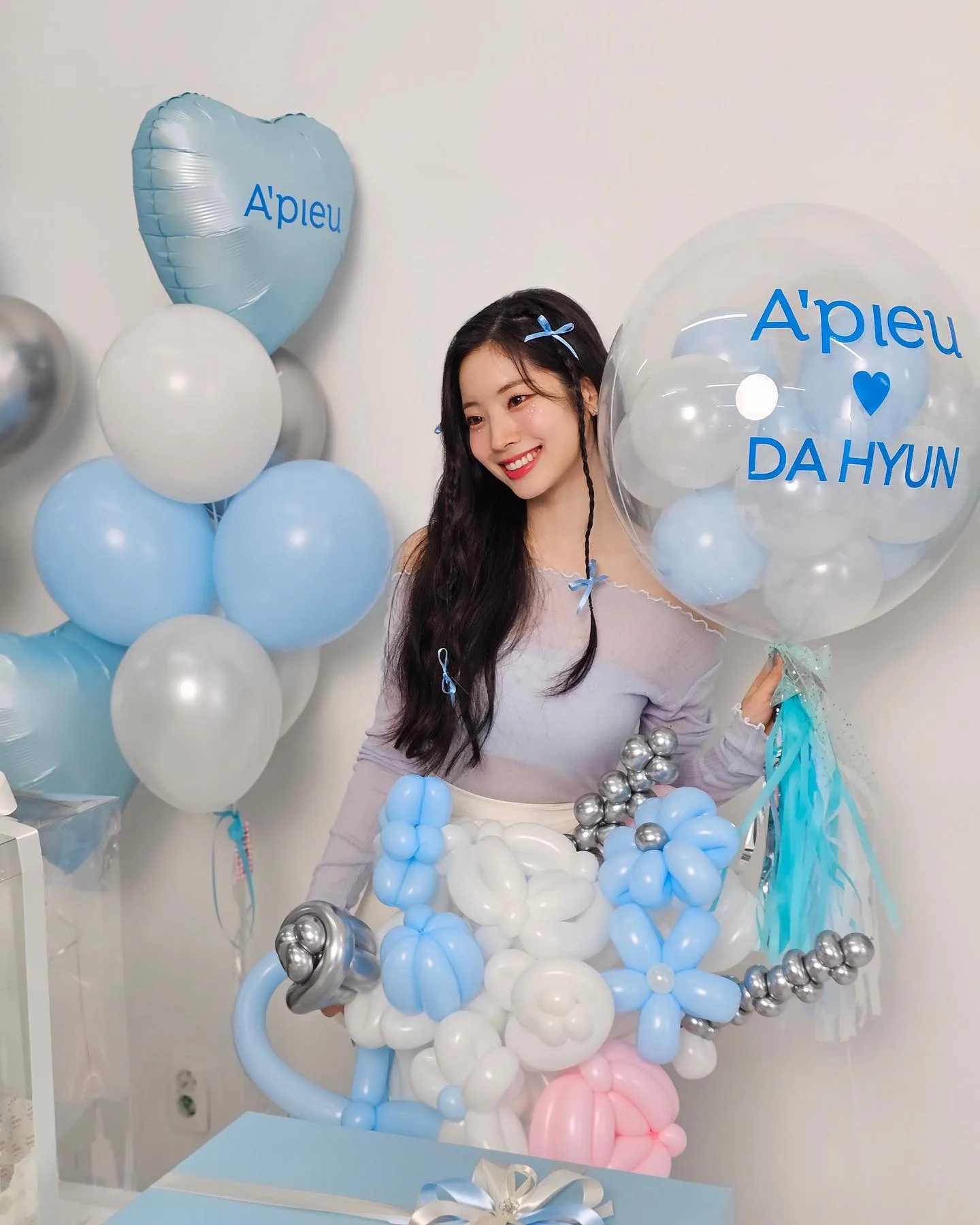 Kim Da-hyun photo 10 — Brown, Asian