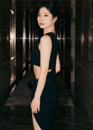 Kim Da-hyun photo 13 — South Korean, Black