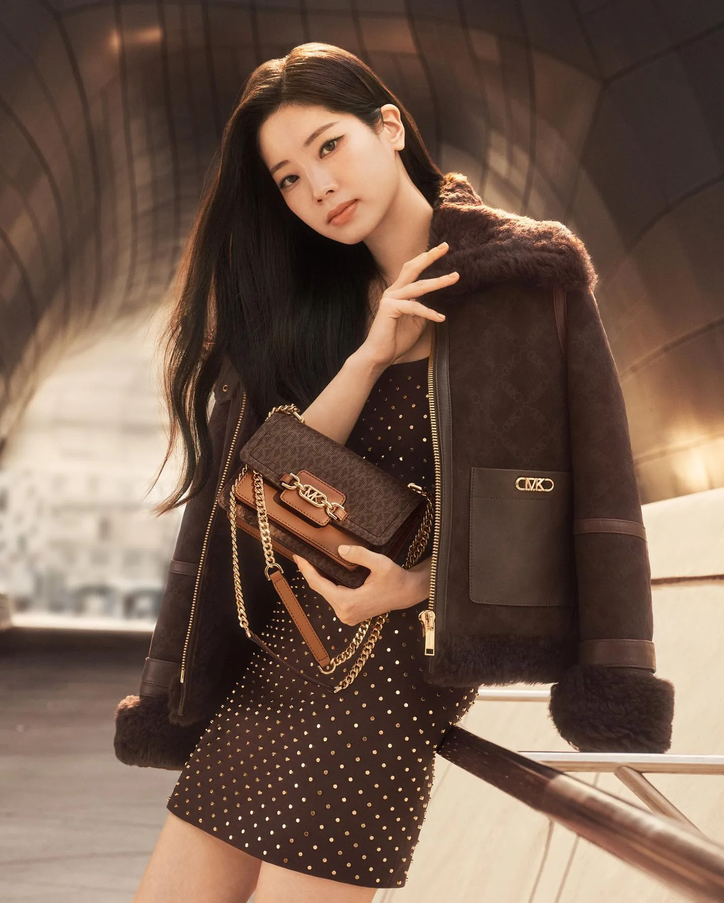 Kim Da-hyun photo 3 — Slim, Brown