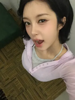 Kim Dayeon photo 10 — Brown, Asian