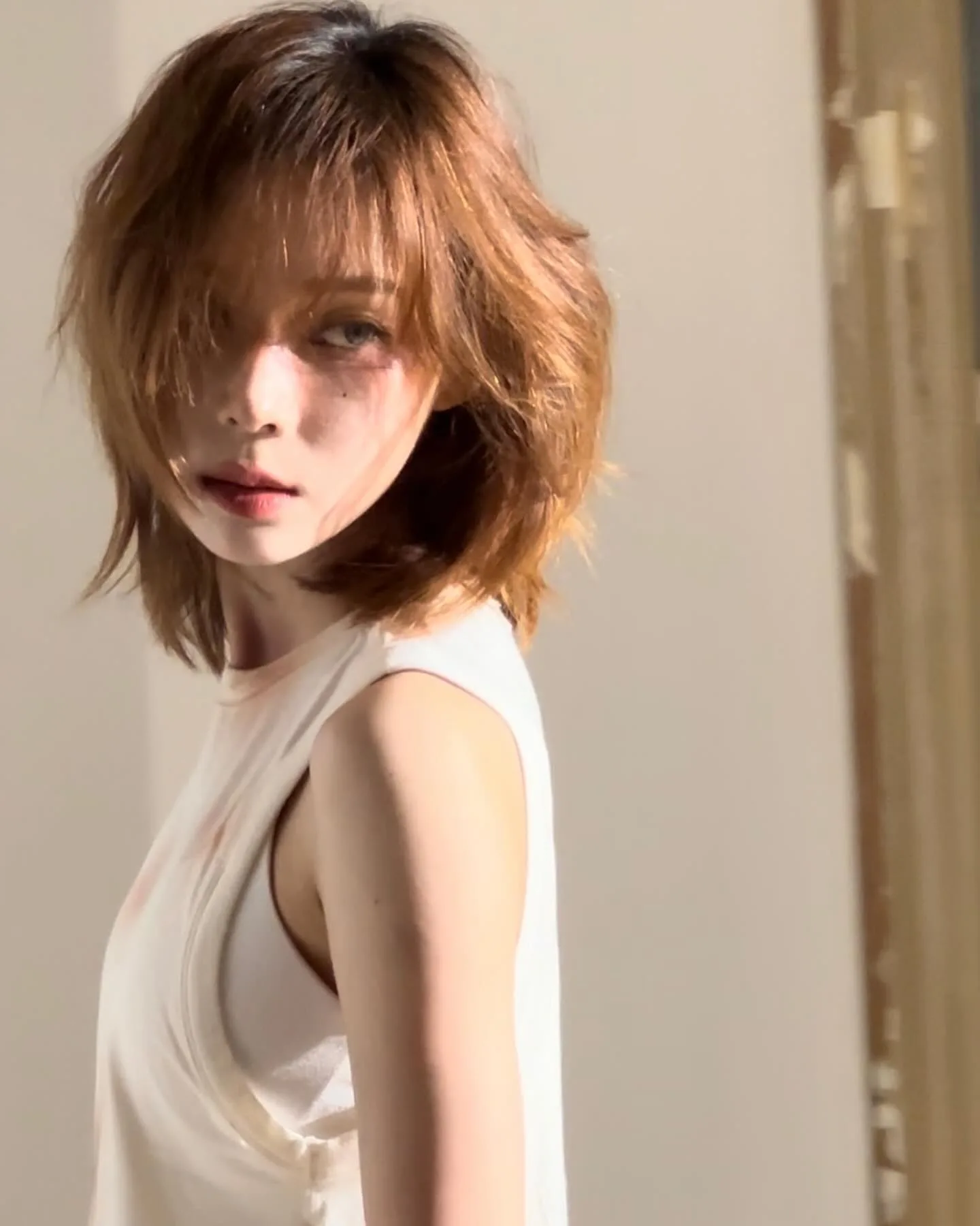 Kim Min-jeong photo 4 — Brown, Asian