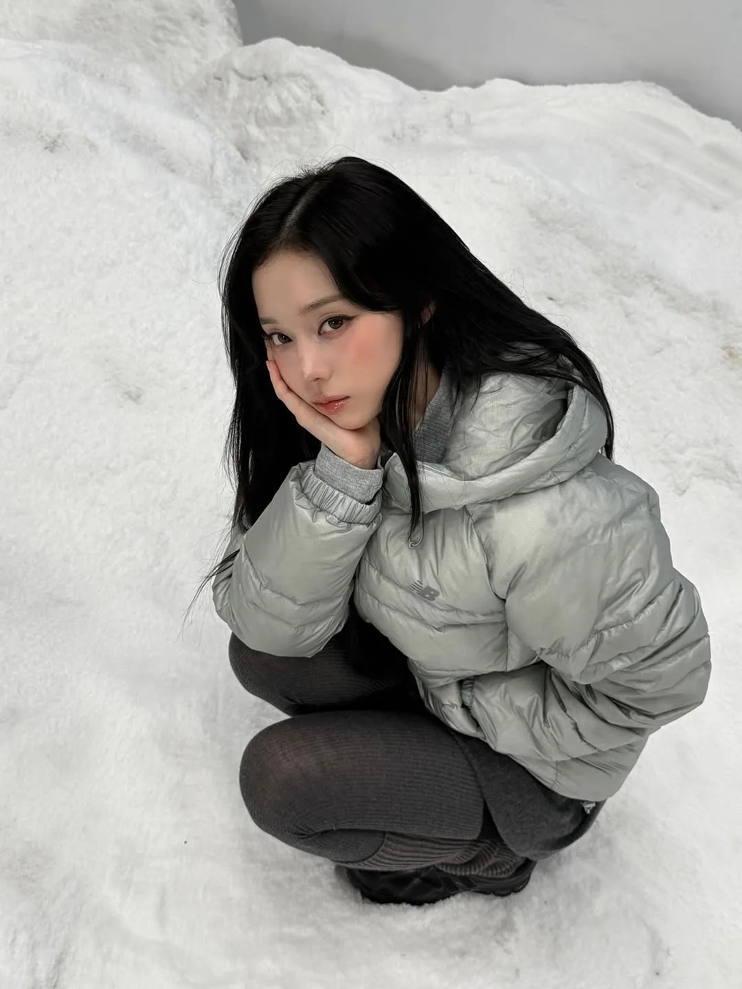 Kim Min-jeong photo 8 — Black, Slim