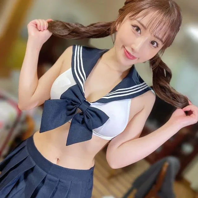 Kitano Mina photo 14 — Brown, Slim