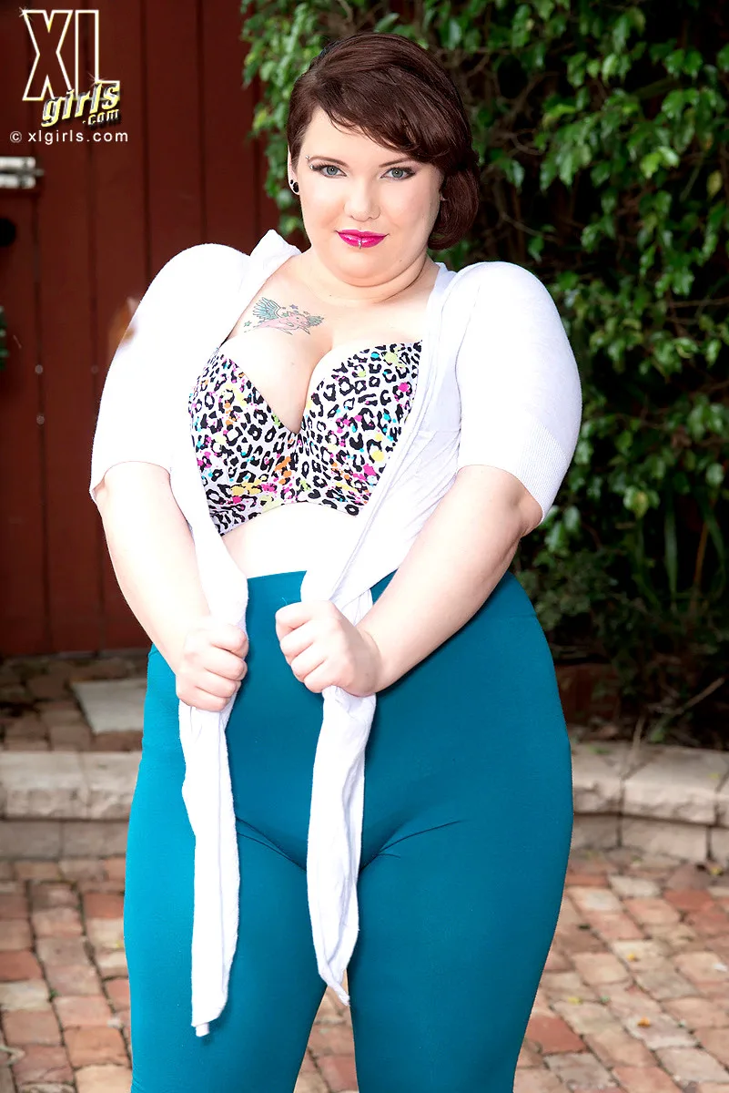 Kitty McPherson photo 9 — BBW, Green