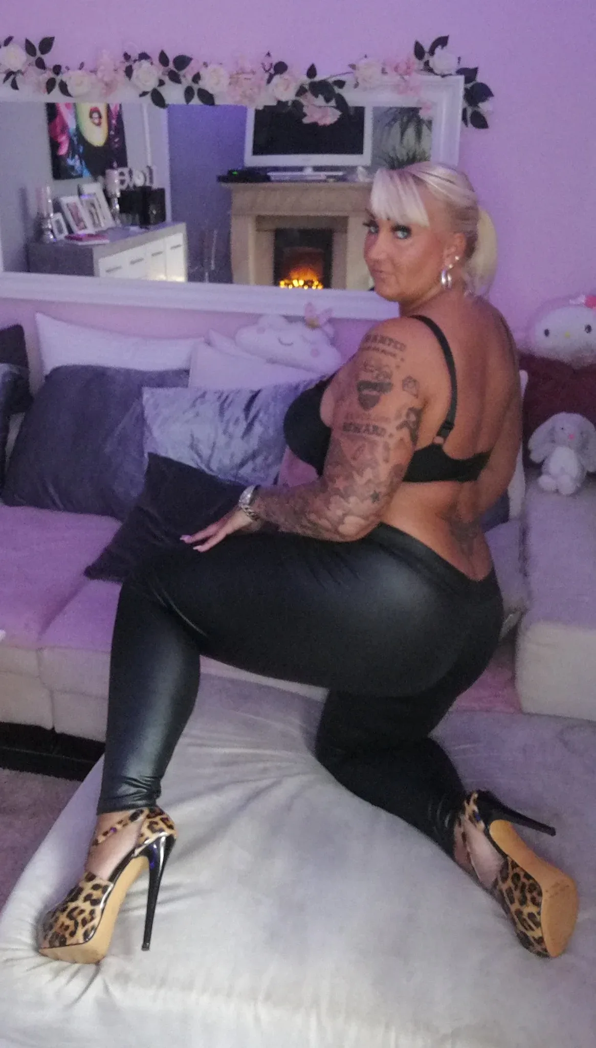 Kitty Wilder photo 10 — Blue, Caucasian