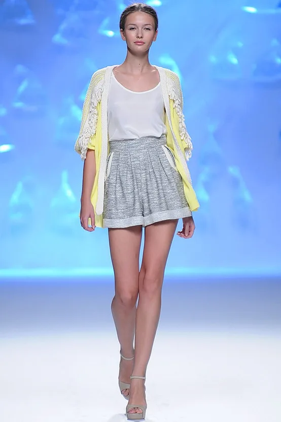 Kristina Romanova photo 2 — Brown, Slim