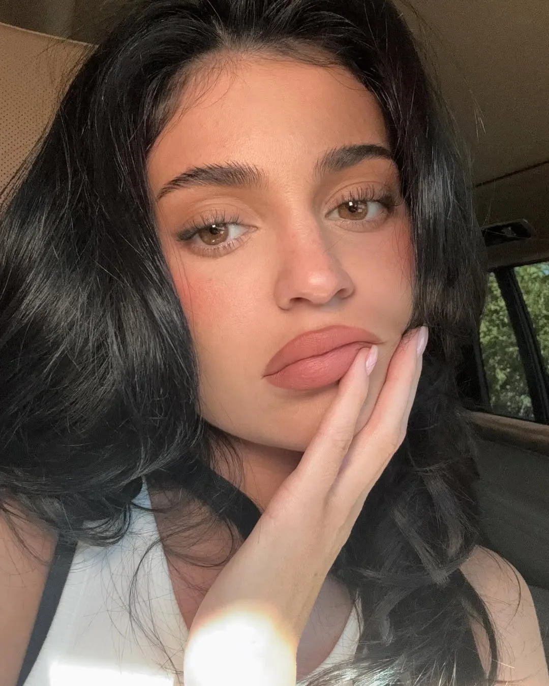 Kylie Jenner photo 16 — Brown, Caucasian
