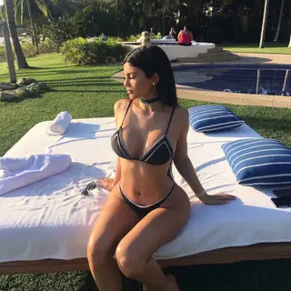 Kylie Jenner photo 22 — Brown, Caucasian