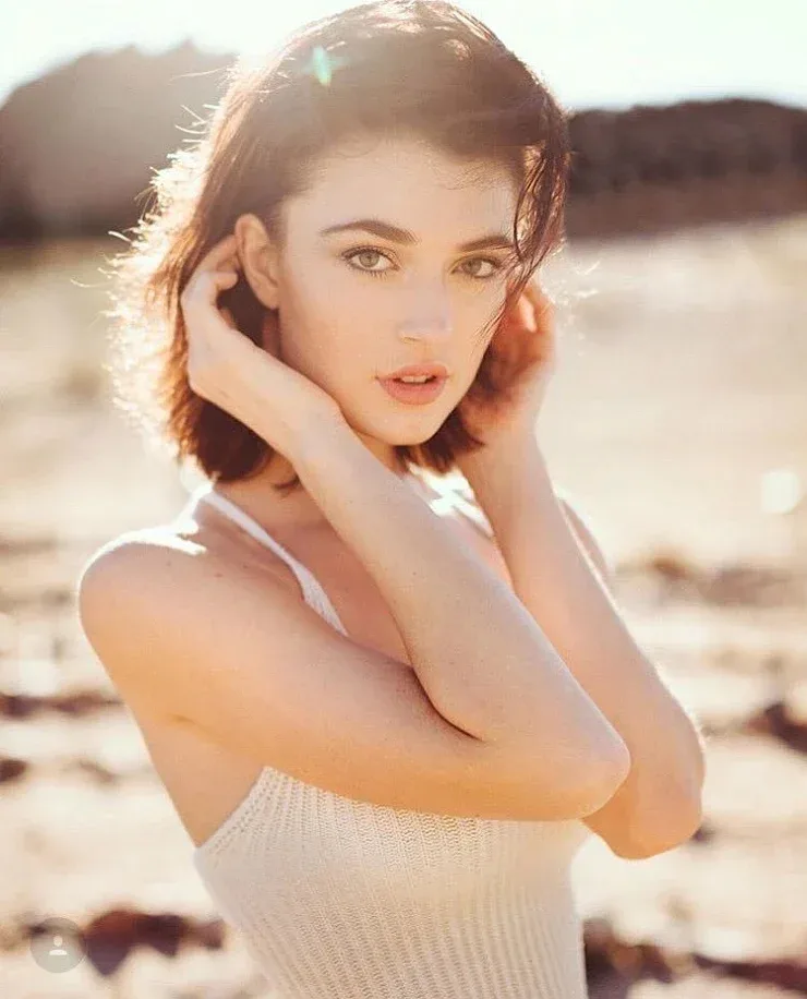 Lacey Claire Rogers photo 4 — Green, Caucasian