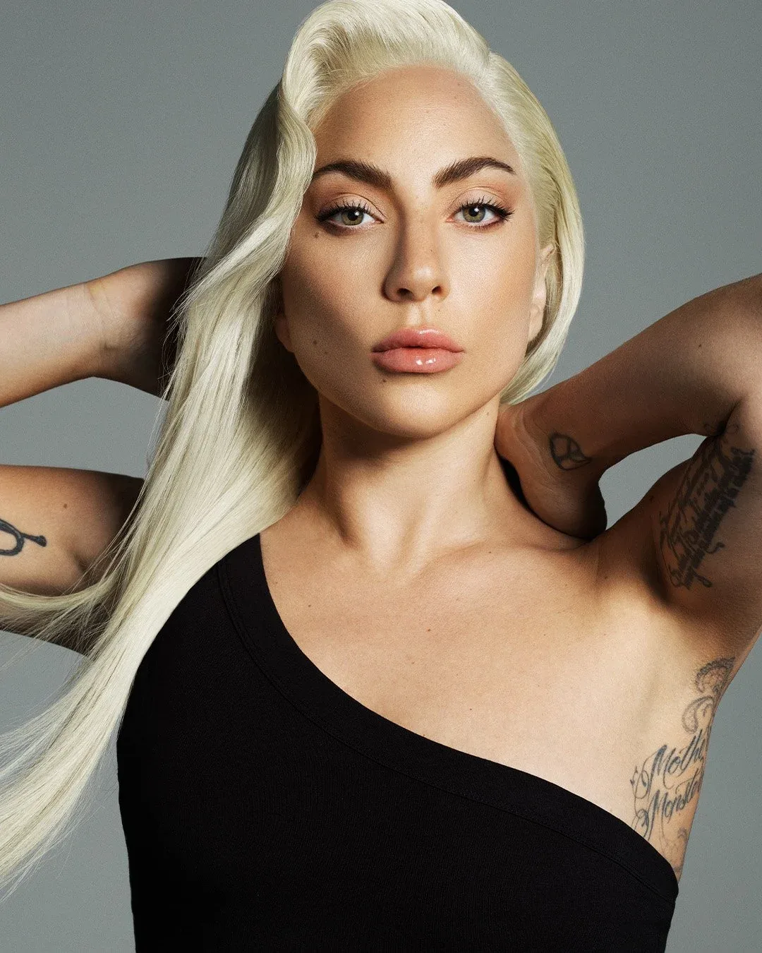 Lady Gaga photo 9 — Average, Green