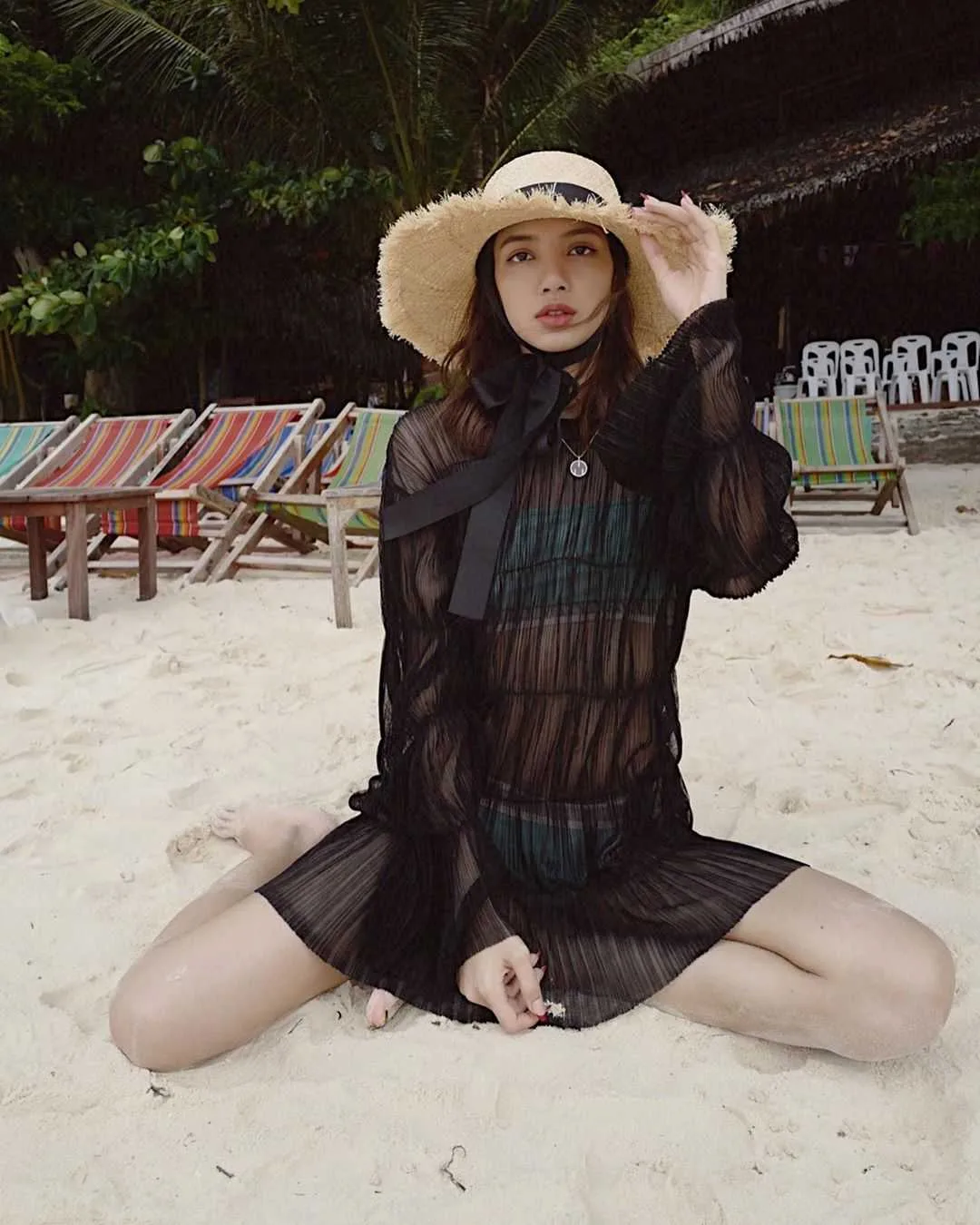 Lalisa Manoban photo 10 — Brown, Asian