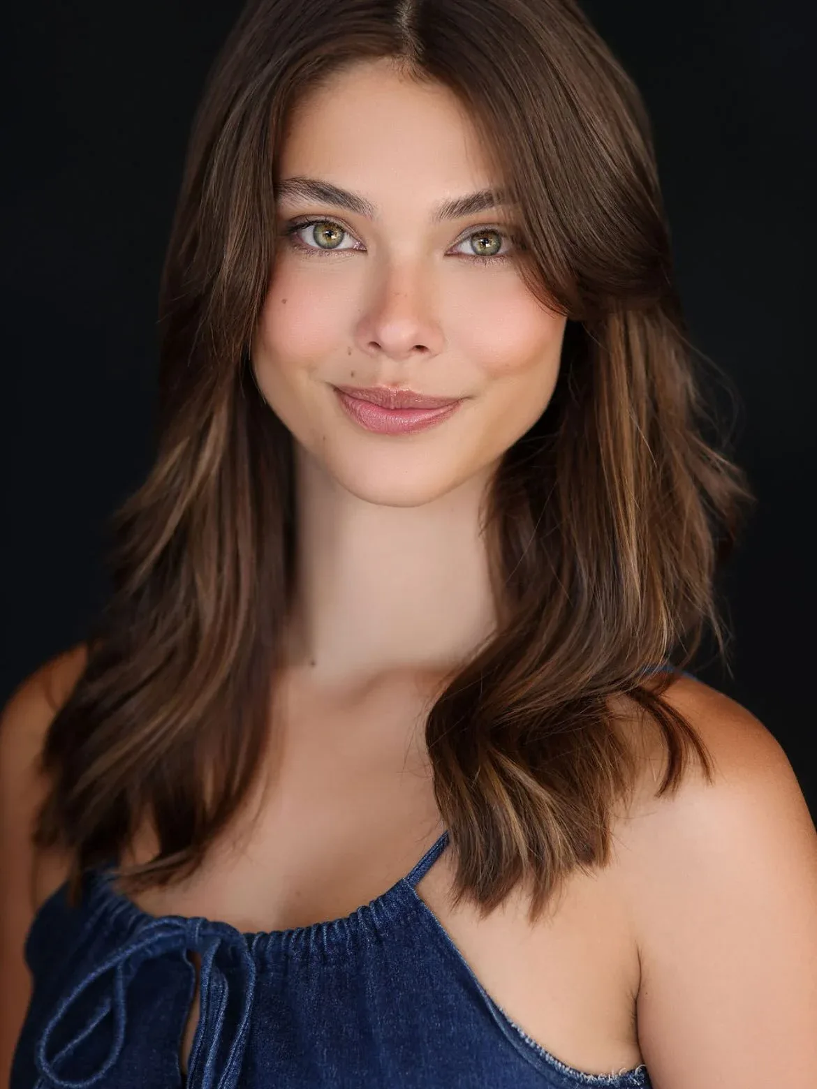 Laneya Grace photo 16 — Green, Caucasian