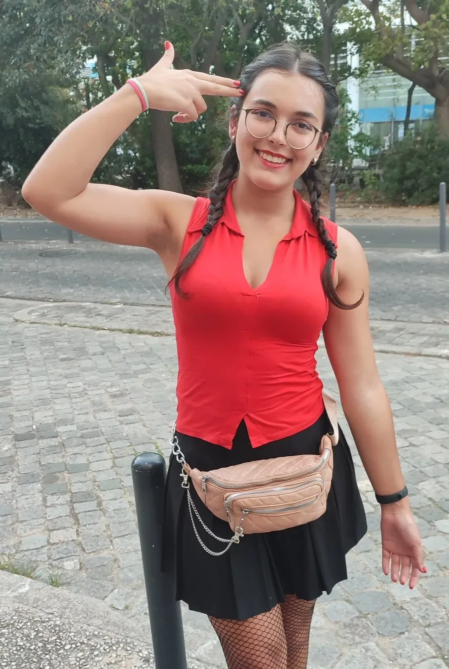 Lara Mendes — Student, Portuguese