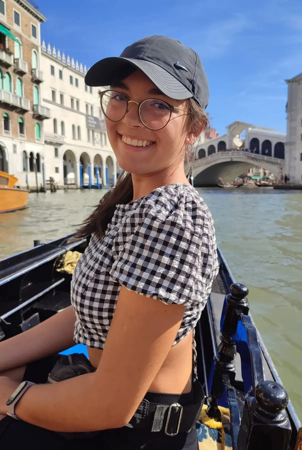 Lara Mendes photo 9 — Caucasian, Student