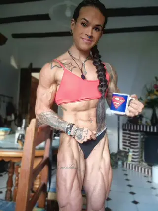 Laura Gallardo Herrero photo 10 — Brown, Latin