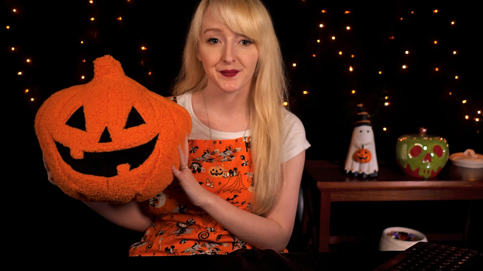 Laura Lemurex photo 5 — Caucasian, ASMR Star, YouTuber