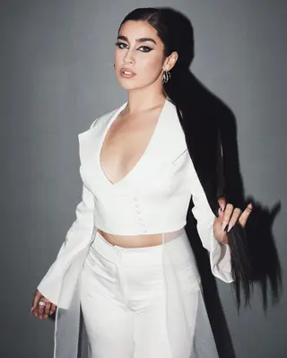 Lauren Jauregui photo 3 — Average, Blue