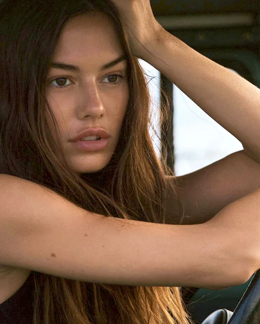 Lauren Sintes photo 7 — British, Brown