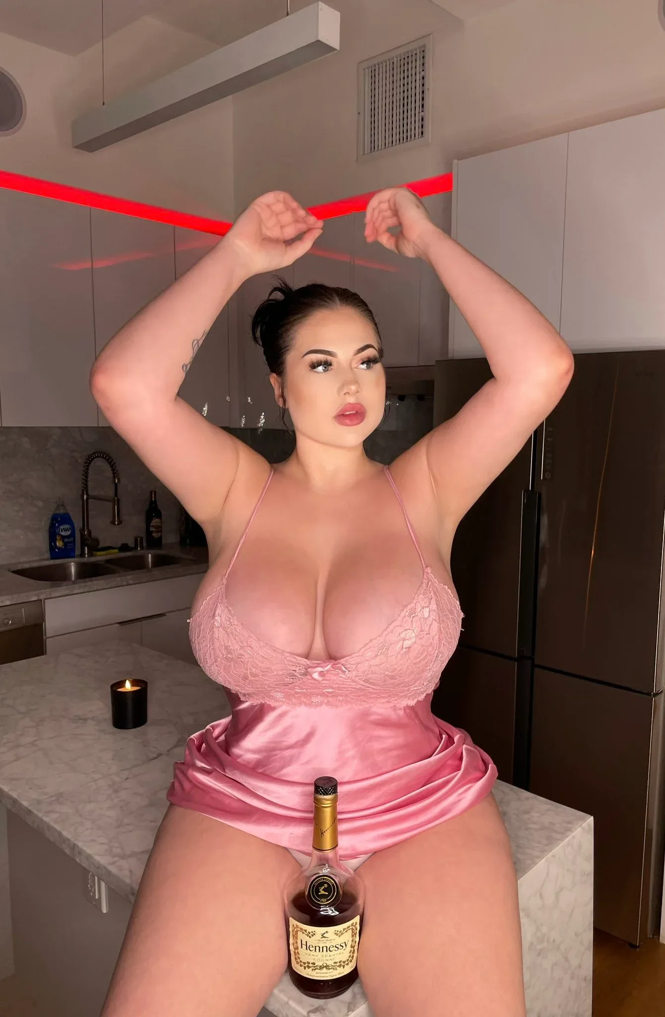 Lauryn Colvin photo 14 — Brown, Chubby