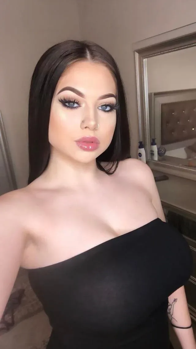 Lauryn Colvin photo 21 — Chubby, Green