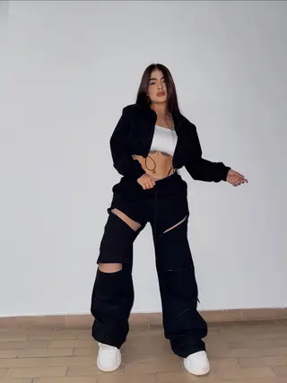 Lauu Gonzales photo 2 — Black, Chubby