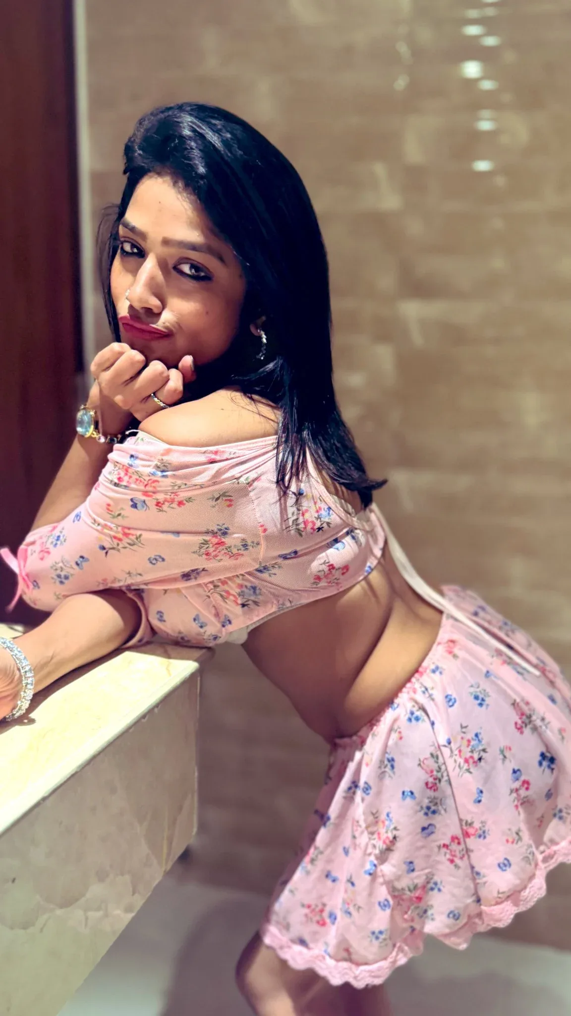 Lavanya Manickam photo 14 — Brown, Slim