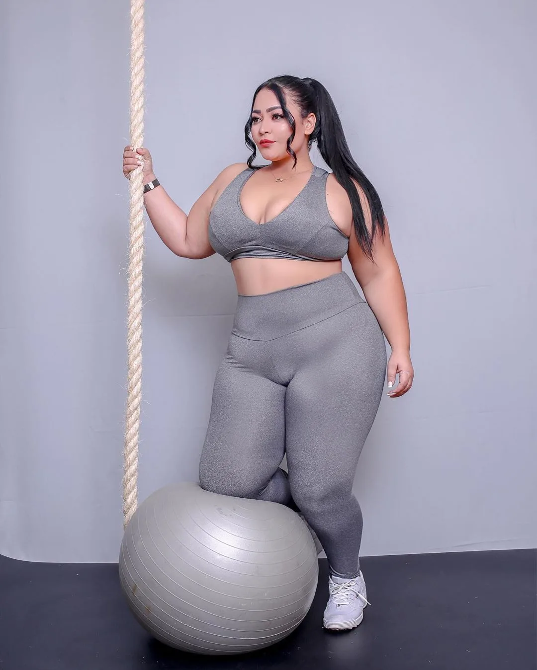 Layde Almeida photo 5 — Latin, Plus Size Model