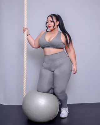 Layde Almeida photo 5 — Latin, Plus Size Model