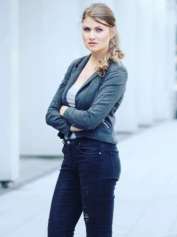 Lea Kalbhenn — Actress, Radio Host, Voice Actress, German