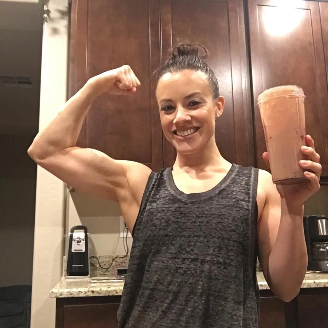 Leah Christiana photo 2 — Brown, Muscular