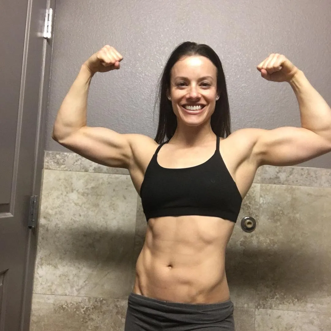 Leah Christiana photo 4 — Brown, Caucasian