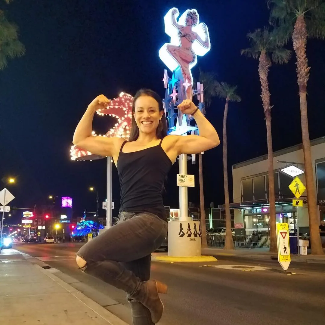 Leah Christiana photo 5 — Caucasian, Bodybuilder, Cheerleader (former), Fitness Model, Sportswoman: Trapeze Artist