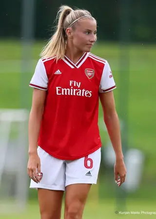Leah Williamson photo 2 — Blonde, Athletic