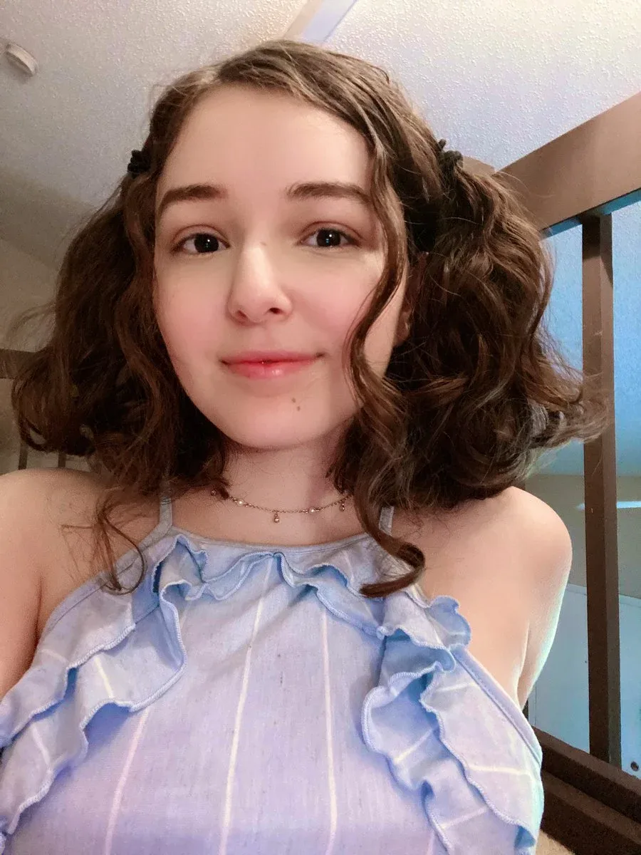Leana Lovings photo 15 — Average, Hazel
